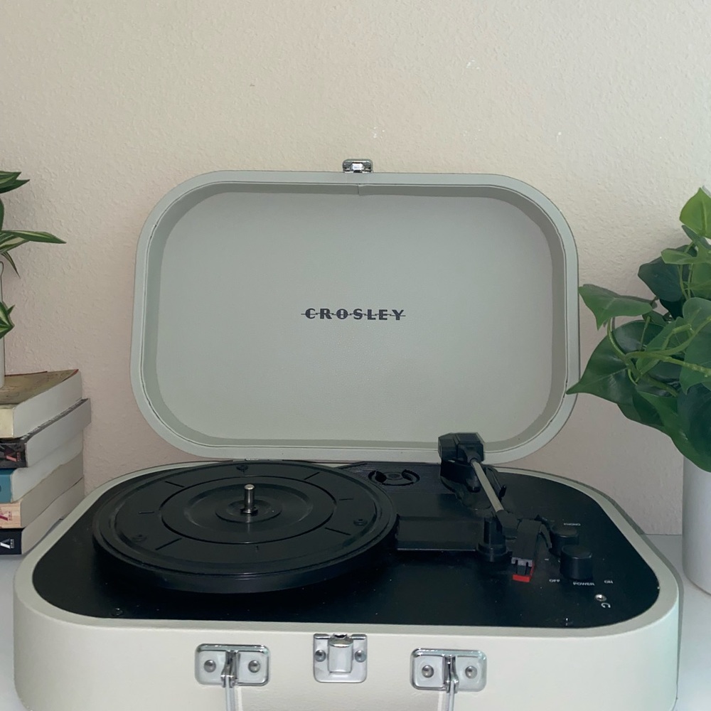 BRAND NEW crosley turn table - dune
